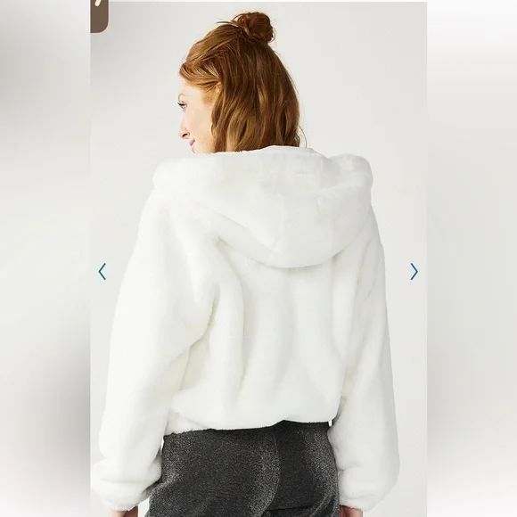 **Beautiful White Faux Fur Small Hooded Zipper Jacket** - Picture 6 of 7